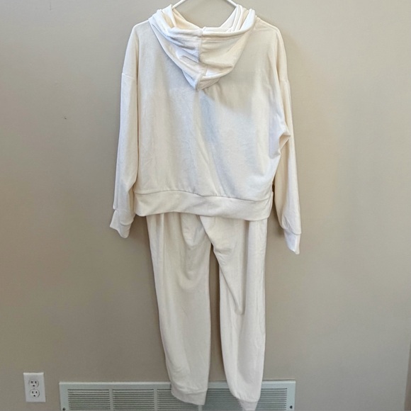 Cream Jogger and Hoodie Lounge Set, Sz M - Picture 8 of 12
